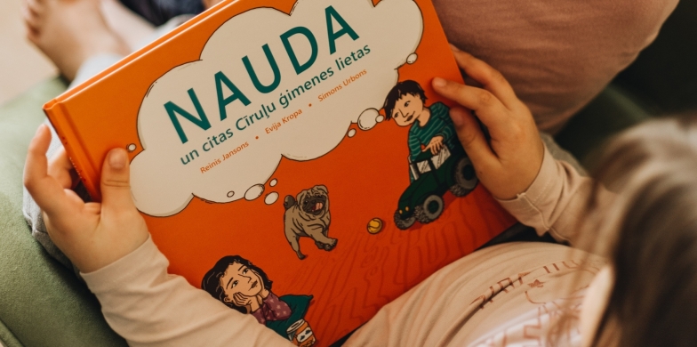 Cīruļu grāmata - Aizraujoši stāsti sarunām ar bērniem par naudu: lasi un klausies!