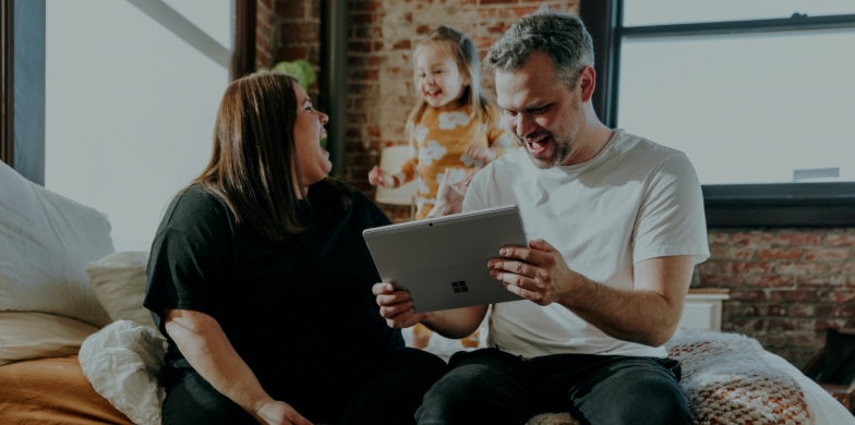 10 padomi, kas palīdzēs vecākiem sarunāties ar bērniem par naudu