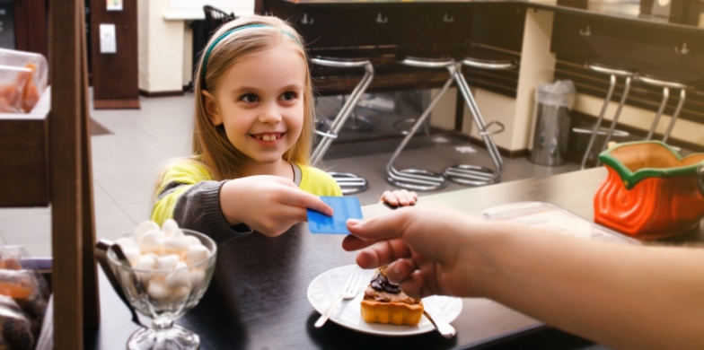 Kad bērns ir gatavs savai bankas kartei?